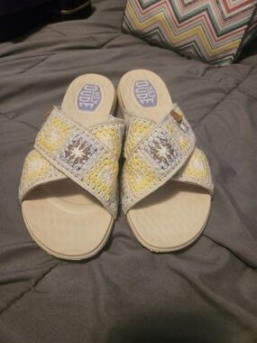 Hey Dude Crochet Crossband Slide Sandals in Cream & Yellow